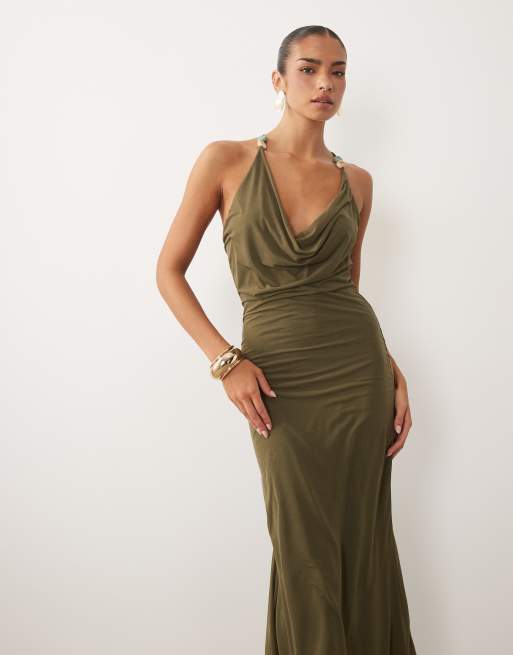 ASOS DESIGN – Olivgrön, enaxlad maxiklänning i stretchig chiffong med drapering, 2 av 4