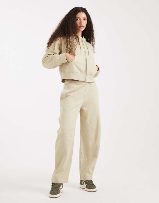 ASOS DESIGN – Olivgrön, kort huvtröja med dragkedja och borstad insida, 2 av 4