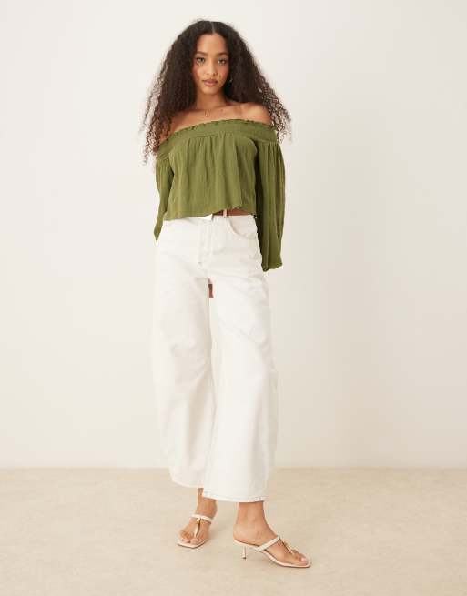 ASOS DESIGN – Olivgrön, krinklad topp med bara axlar och ballongärmar, 2 av 4