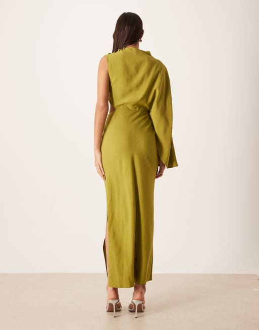 ASOS DESIGN – Olivgrön maxiklänning med en pingvinärm, utskurna detaljer och hög krage, 2 av 4
