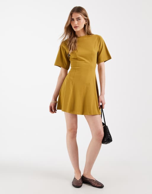 ASOS DESIGN – Olivgrön miniklänning med markerad midja och dekorativ söm, 2 av 4