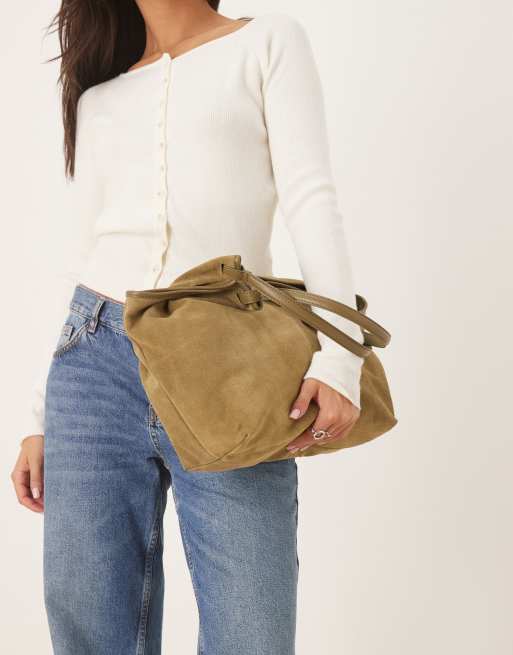 ASOS DESIGN – Olivgrön toteväska i mocka med handtag och detalj, 4 av 4