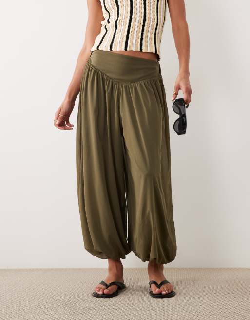 ASOS DESIGN – Olivgröna, ankellånga, mjuka ballongbyxor med brett midjeband, 2 av 5