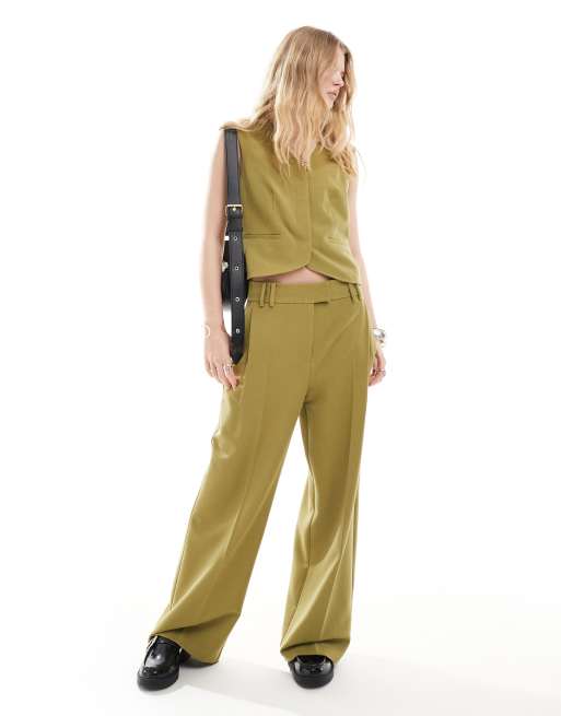 ASOS DESIGN – Olivgröna, figursydda byxor med låg midja