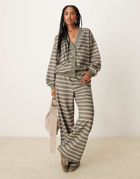 ASOS DESIGN – Olivgrönt, randigt set i loopback-material med kofta och mjukisbyxor - view 1