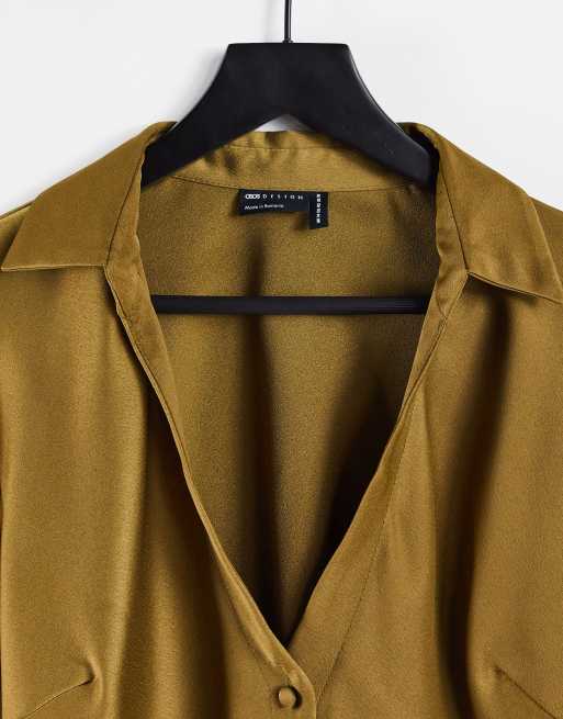 ASOS DESIGN – Oliwkowa satynowa koszula o dopasowanym kroju, 3 z 4
