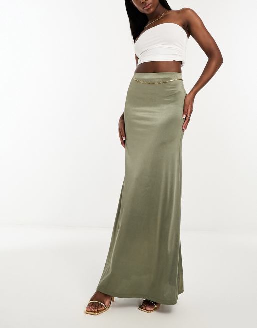 ASOS DESIGN – Oliwkowa satynowa spódnica maxi z diagonalu