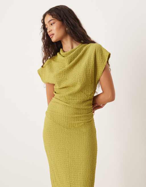 ASOS DESIGN – Oliwkowa sukienka maxi z drapowanymi rękawami, 2 z 4