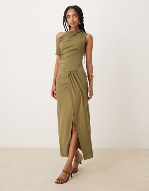 ASOS DESIGN – Oliwkowa sukienka midi z opadającym ramieniem i skręconą wstawką