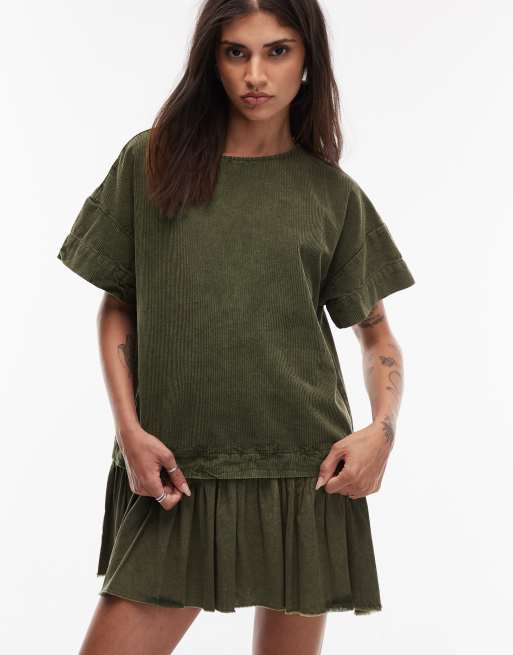ASOS DESIGN – Oliwkowa sztruksowa sukienka t-shirtowa mini ze wstawką