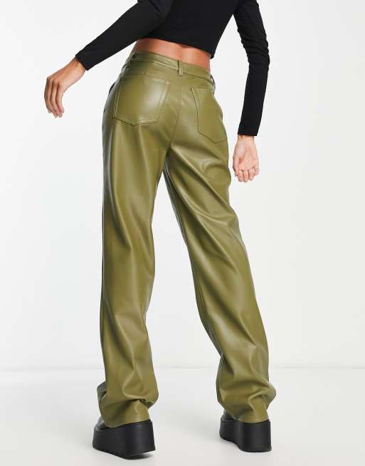ASOS DESIGN – Oliwkowe spodnie z imitacji skóry z prostymi nogawkami, 2 z 4