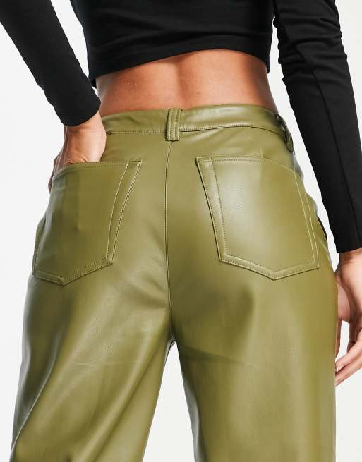 ASOS DESIGN – Oliwkowe spodnie z imitacji skóry z prostymi nogawkami, 4 z 4