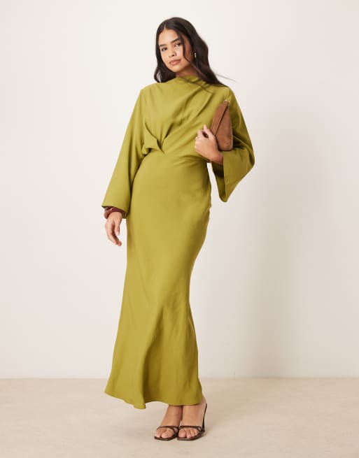 ASOS DESIGN – Oliwkowozielona sukienka maxi z długimi rękawami i zaszewkami w talii