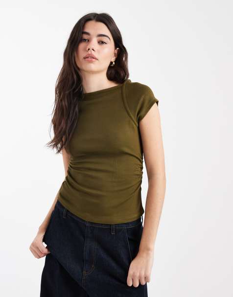 ASOS DESIGN – Oliwkowozielony prążkowany T-shirt z dekoltem w łódkę i marszczeniem w talii - view 1