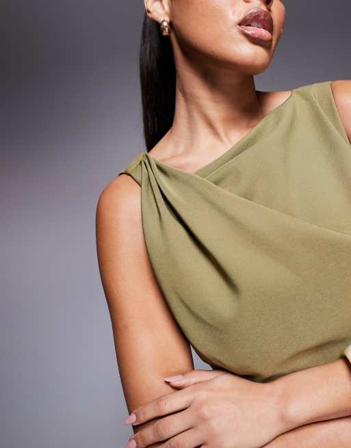 ASOS DESIGN – Oliwkowy drapowany kombinezon ze skręconym ramiączkiem , 2 z 4