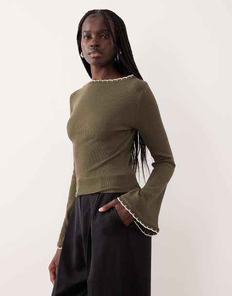 ASOS DESIGN – Oliwkowy top w drobne prążki z rozkloszowanymi rękawami i muszelkowym wykończeniem - view 1