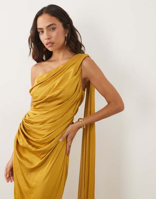 ASOS DESIGN one-shoulder kjole i maxi-længde med rynket draperet satin i okker, 4 af 4