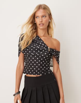 ASOS DESIGN - One-Shoulder-Oberteil mit Polka-Dot-Print und Besatz aus Netzstoff-Bunt
