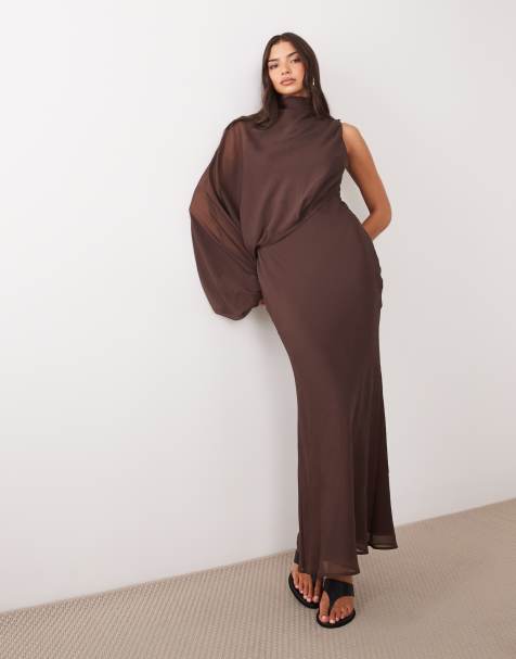ASOS DESIGN one-sleeve blouson-overlaag maxi-jurk met schuine snit in donkerbruin - view 1