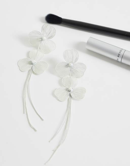 ASOS DESIGN - Oorbellen met bloemen van ijzerdraad in ivoorwit, 2 van 4