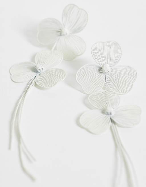 ASOS DESIGN - Oorbellen met bloemen van ijzerdraad in ivoorwit, 3 van 4