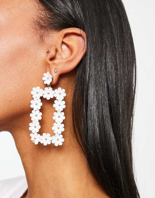 ASOS DESIGN - Oorbellen met bloemenhangers in goudkleur