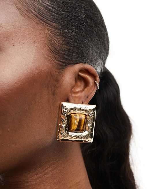 ASOS DESIGN - Oorbellen met gehamerd detail en imitatie-tijgeroogsteentje in goudkleur