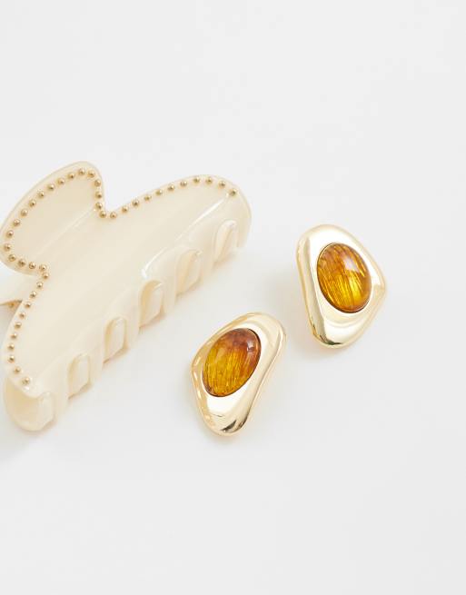 ASOS DESIGN oorbellen met gesmolten studs en amberkleurige steenzetting in goudkleur, 2 van 4