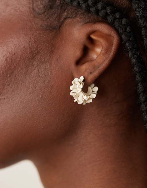 ASOS DESIGN - Oorbellen met witte bloemen