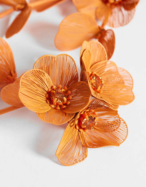 ASOS DESIGN oorhangers met 3D-bloemdesign in feloranje, 3 van 4