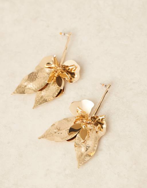 ASOS DESIGN - Oorhangers met bloembladen in goudkleur, 2 van 3