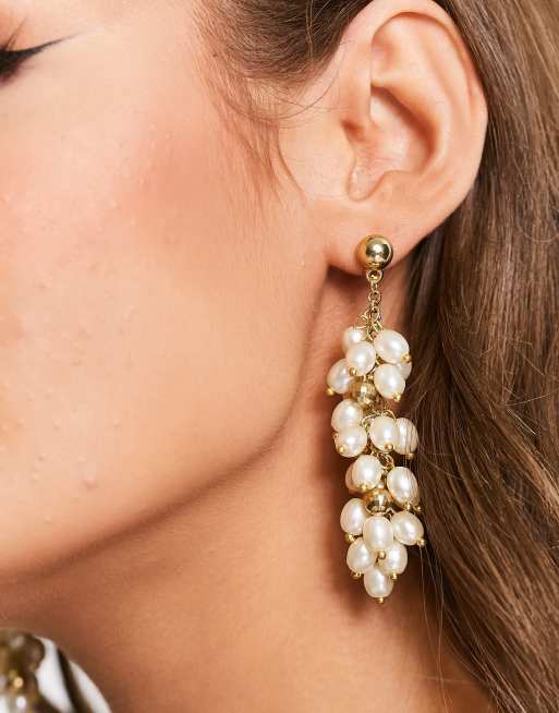 ASOS DESIGN - Oorhangers met geclusterde parels en gouden bolletjes