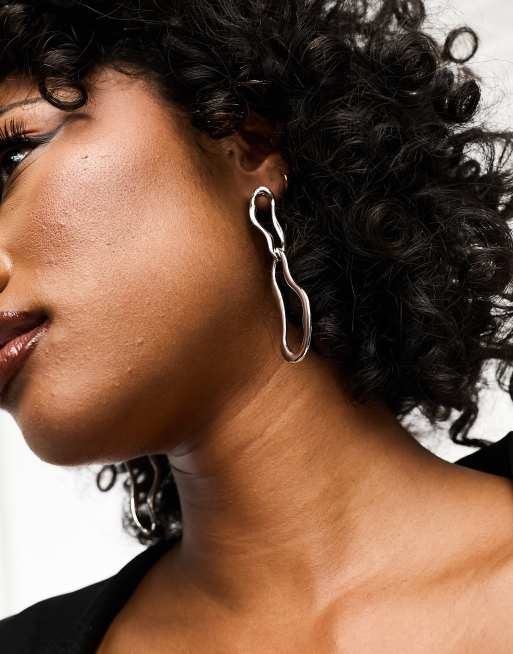 ASOS DESIGN - Oorhangers met gesmolten ontwerp in zilverkleur