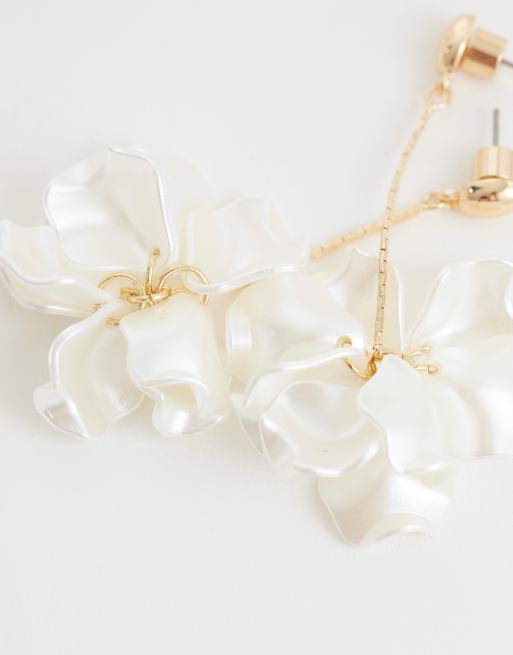 ASOS DESIGN - Oorhangers met ivoren bloemhangertjes in goudkleur, 4 van 4