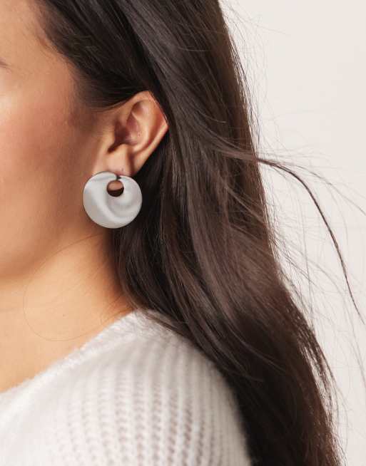 ASOS DESIGN - Oorknopjes met cirkeldetail in geborstelde zilverkleur