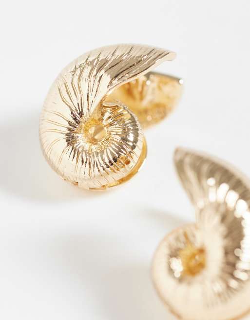 ASOS DESIGN - Oorknopjes met schelpmotief in goudkleur met structuur, 3 van 4