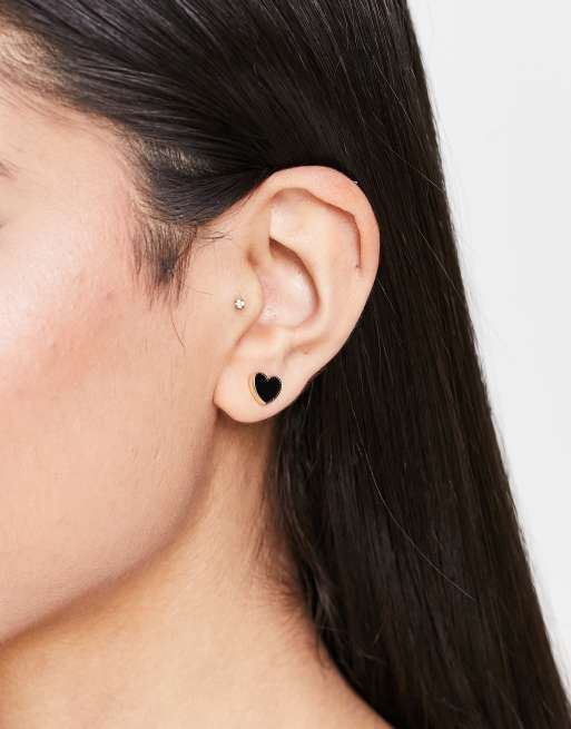 ASOS DESIGN - Oorknopjes met zwart emaille hartje in goudkleur