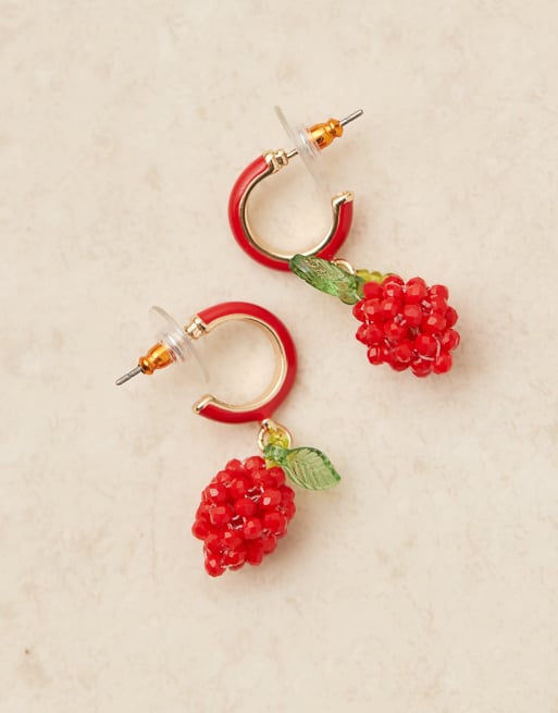 ASOS DESIGN - Oorringen met aardbei-hangertjes van mini kralen in rood, 2 van 3