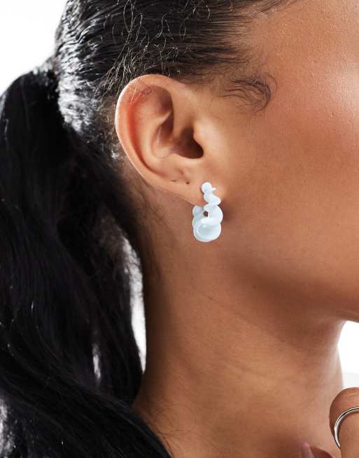 ASOS DESIGN - Oorringen met gedraaid clicker-detail in blauw
