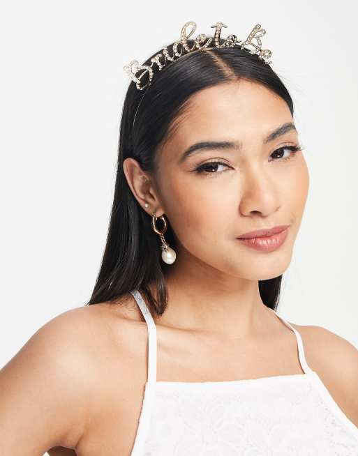 ASOS DESIGN – Opaska na głowę z napisem Bride To Be z kryształkami