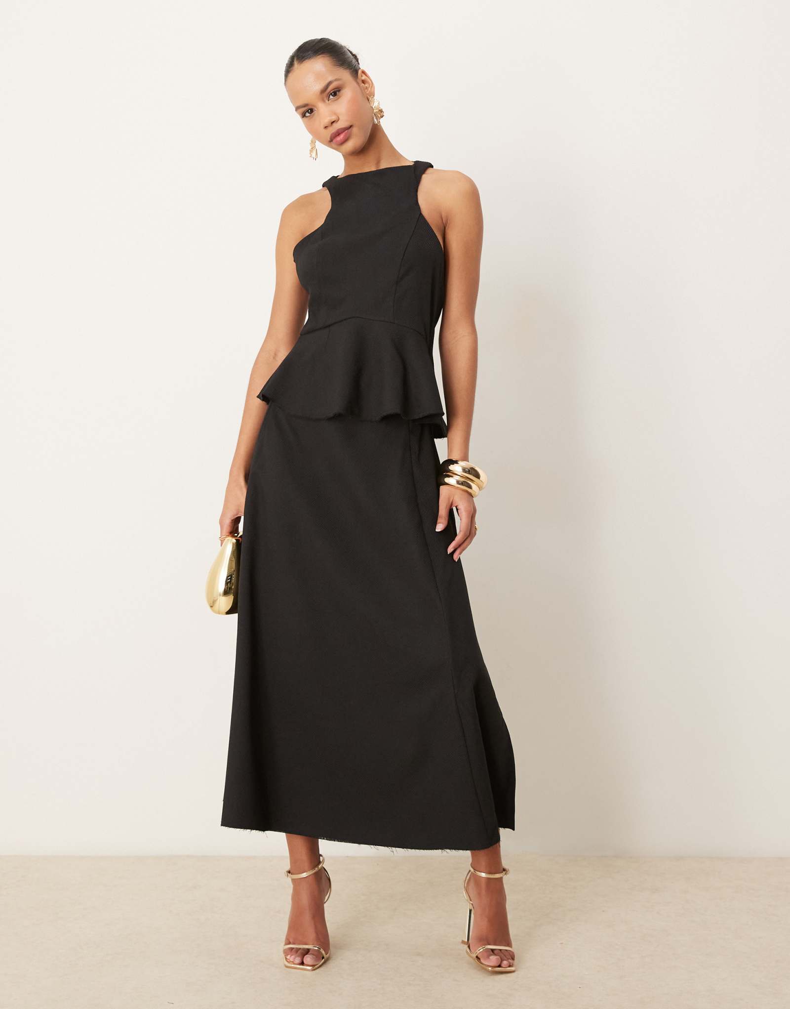 Черное макси-платье с баской и открытой спиной от ASOS DESIGN