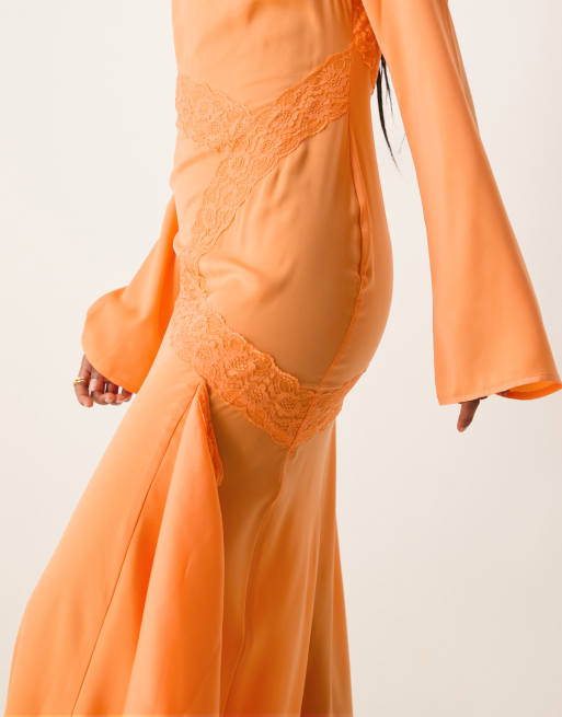 ASOS DESIGN - Orange maxikjole med vandfaldsudskæring og blondedetaljer i vasket satin, 2 af 4