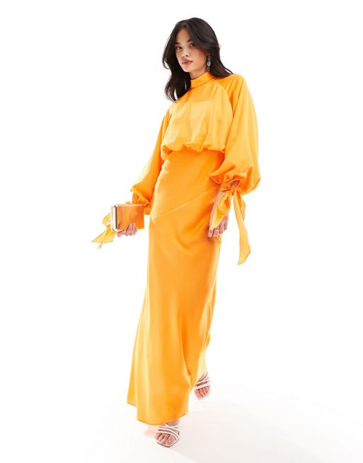FhyzicsShops DESIGN – Orange maxiklänning i satin med hög krage och ballongärm