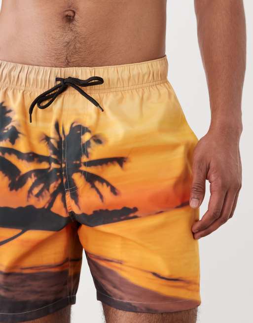ASOS DESIGN – Orange, mellanlånga badshorts med solnedgångstryck, 3 av 5
