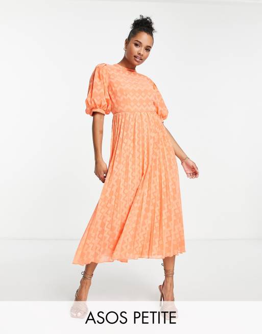ASOS DESIGN – Orange plisserad midiklänning med hög ringning, puffärm och dobbystruktur, 2 av 4