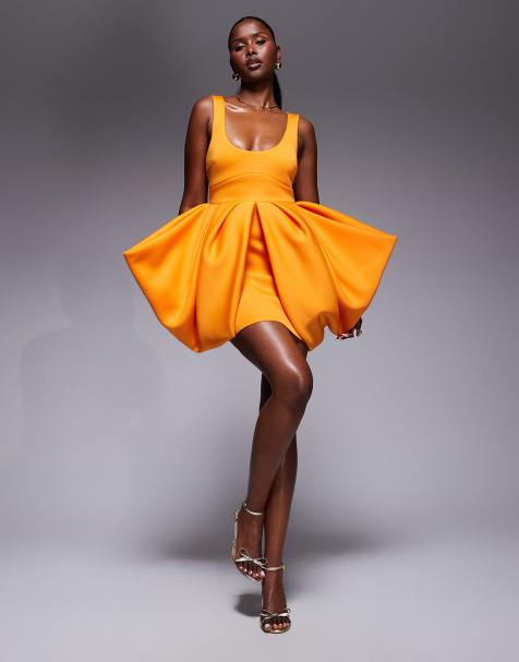 ASOS DESIGN – Orange, strukturerad miniklänning med dramatisk rosett-kjoldesign - view 1