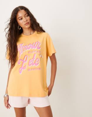 ASOS DESIGN – Orange t-shirt med Amour L'ete-tryck och normal passform - view 1