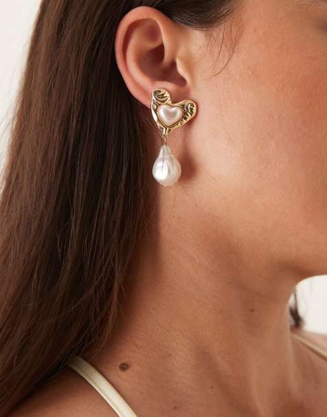 ASOS DESIGN - Orecchini a bottone a cuore zigrinati color oro con perle sintetiche pendenti - view 1