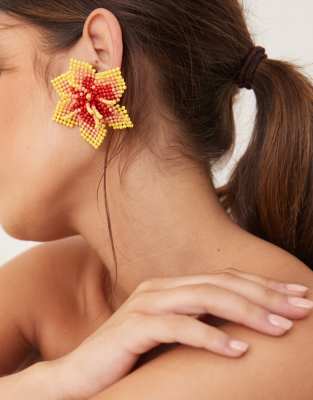 ASOS DESIGN - Orecchini a bottone a forma di fiori grandi con perline multicolore