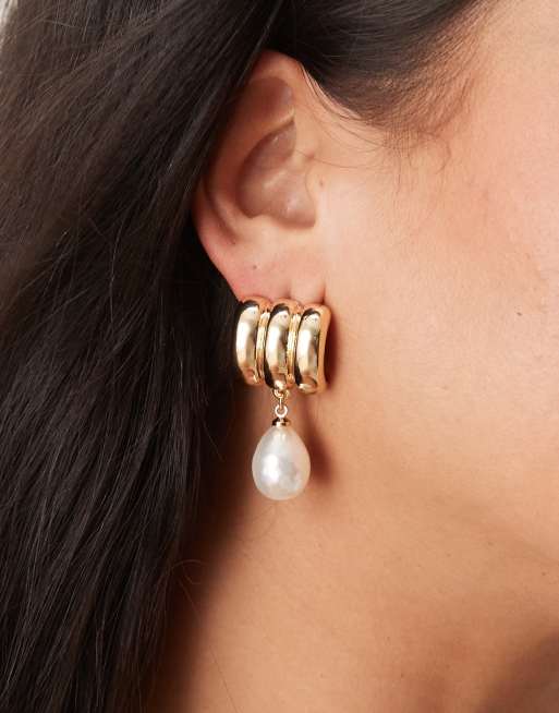 ASOS DESIGN - Orecchini a bottone a triplo cerchio color oro con perle sintetiche